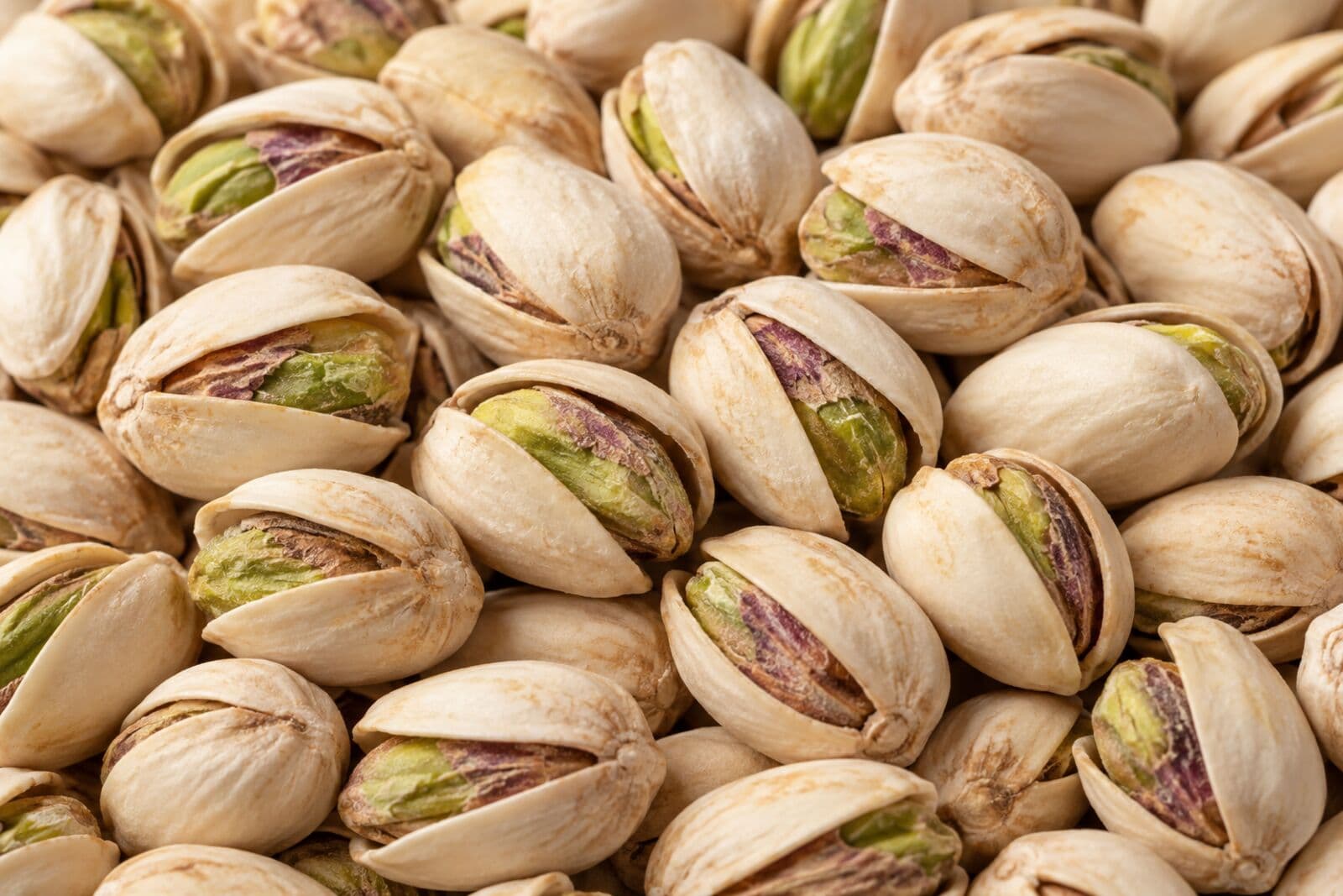 Pistacho - Xinjiang, China Pistachos de China de la región de Xinjiang, con cáscara abierta naturalmente, calibre uniforme para exportación