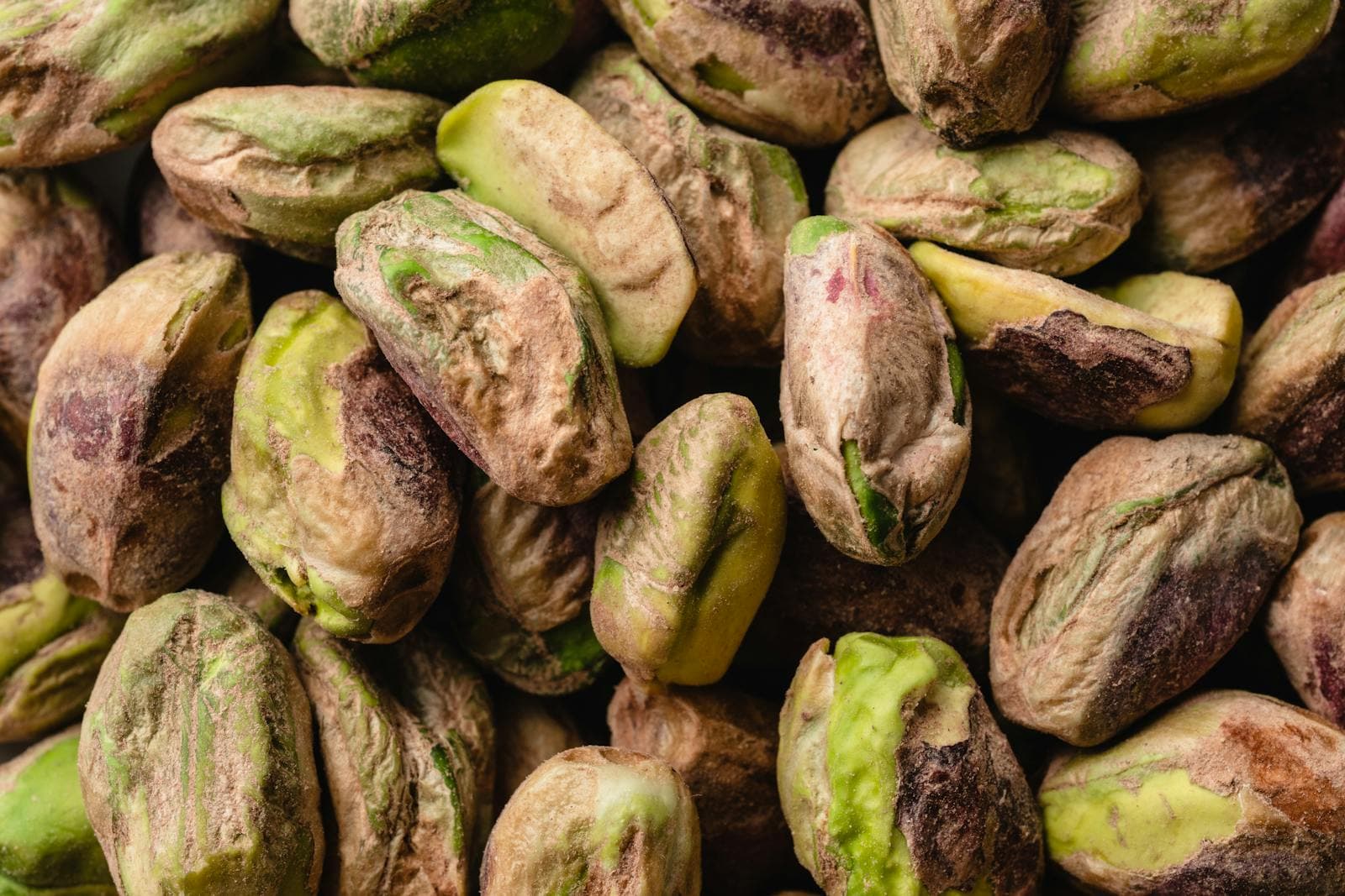 Pistacho - Xinjiang, China Pistachos de China de la región de Xinjiang, con cáscara abierta naturalmente, calibre uniforme para exportación
